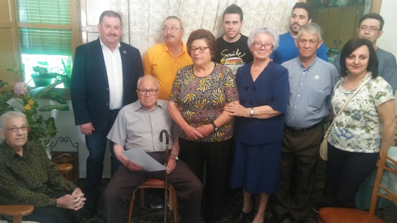 Vdeo. El alcalde de Totana felicita al vecino Diego Snchez Andreo con motivo de su centenario cumpleaos 