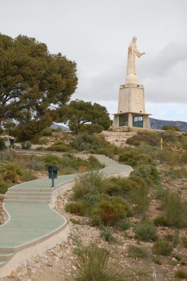 SE REHABILITAN LAS SEIS LTIMAS ESCULTURAS DEL VIA CRUCIS DE LA SANTA Y EL MONUMENTO PRINCIPAL DEL CORAZN DE JESS DE TOTANA