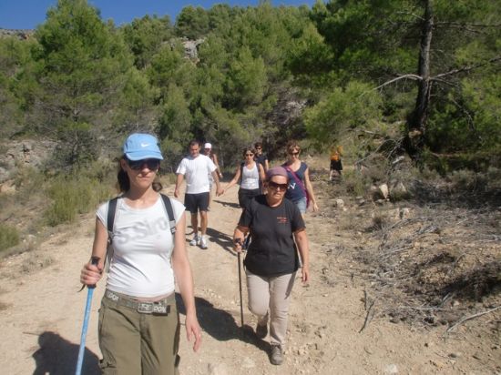 MÁS DE UNA QUINCENA DE SENDERISTAS PARTICIPARON EN LA PRIMERA RUTA DEL PROGRAMA DEPORTIVO ORGANIZADO POR LA CONCEJALÍA QUE SE DESARROLLÓ EN MORATALLA