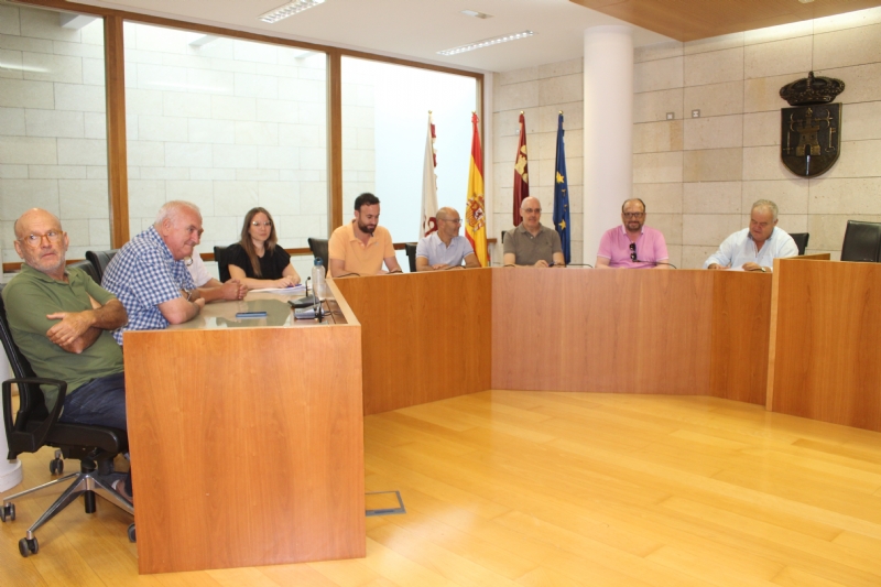 Responsables municipales y de la Comunidad de Regantes constituyen un equipo de trabajo para abordar varios proyectos de aprovechamiento hídrico y sostenibilidad medioambiental