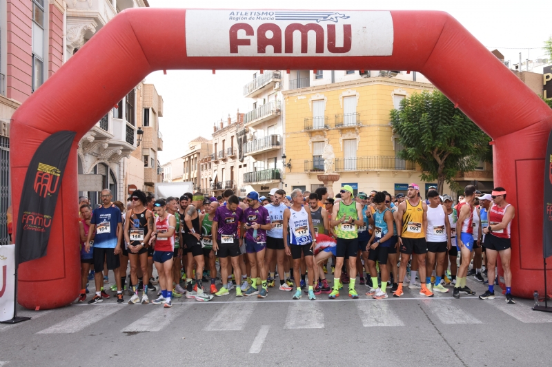 Más de 200 atletas se dan cita en la XXVII Carrera Subida a La Santa, que tuvo lugar entre la plaza de la Constitución y el paraje, organizada por la Concejalía de Deportes