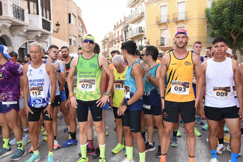 Más de 200 atletas se dan cita en la XXVII Carrera Subida a La Santa, que tuvo lugar entre la plaza de la Constitución y el paraje, organizada por la Concejalía de Deportes