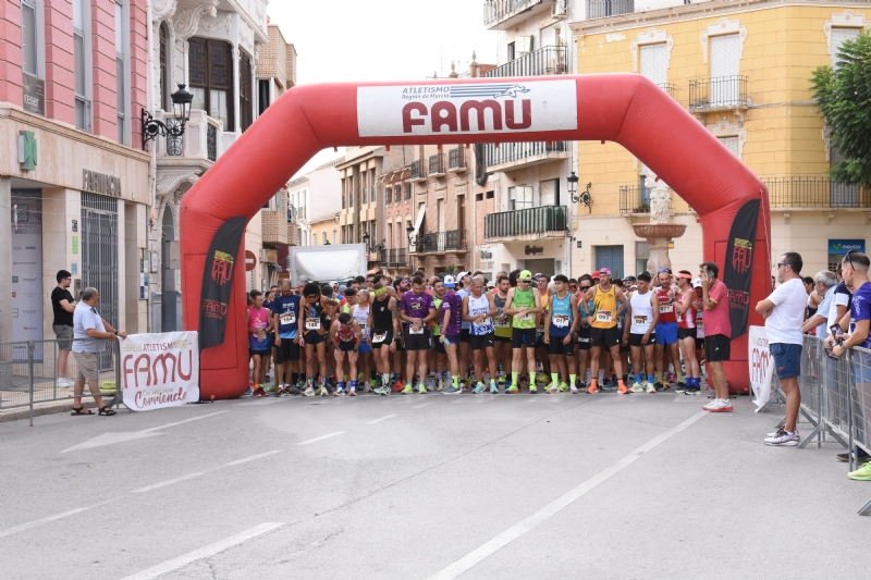 Más de 200 atletas se dan cita en la XXVII Carrera Subida a La Santa, que tuvo lugar entre la plaza de la Constitución y el paraje, organizada por la Concejalía de Deportes