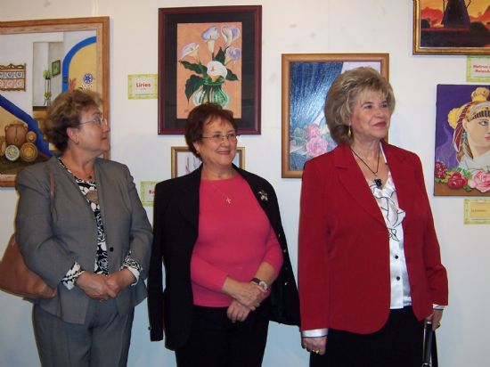 LA ASOCIACIN DE AMAS DE CASA DE LAS TRES AVEMARAS INAUGURA LA EXPOSICIN DE PINTURA YO, NI MEDIA PALABRA. Y T?  ANTE UN NUMEROSO PBLICO EN LA SALA MUNICIPAL DE EXPOSICIONES GREGORIO CEBRIN