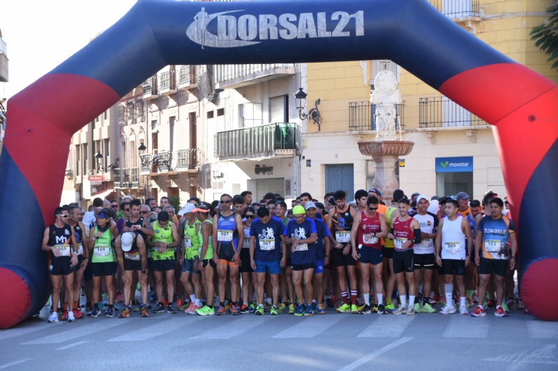 Andrés Silvente del C.A. Puertas Lorca, y Rocío Bermejo del Virtus Groane, vencedores de la XXVI Carrera Subida a La Santa, en la 34 prueba del circuito de Carreras Populares Región de Murcia