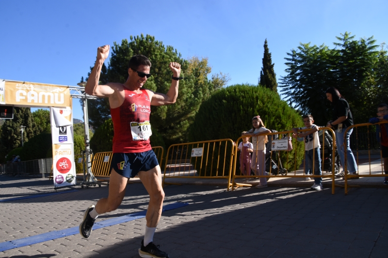 Andrés Silvente del C.A. Puertas Lorca, y Rocío Bermejo del Virtus Groane, vencedores de la XXVI Carrera Subida a La Santa, en la 34 prueba del circuito de Carreras Populares Región de Murcia