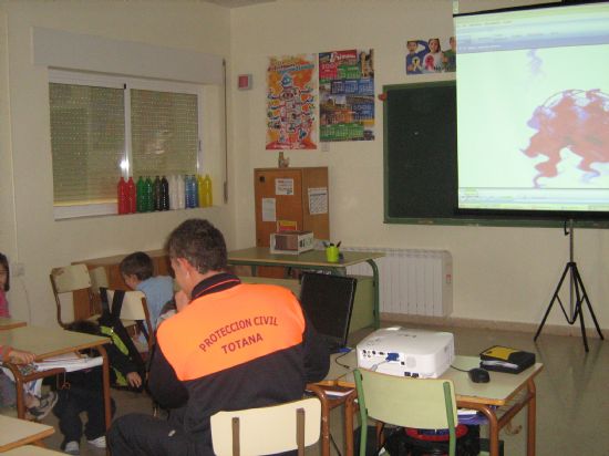 PROTECCIN CIVIL DE TOTANA IMPARTE EN EL COLEGIO SAN CRISTBAL DE ALEDO CHARLAS PREVENTIVAS Y DE ACTUACIN FRENTE A TERREMOTOS