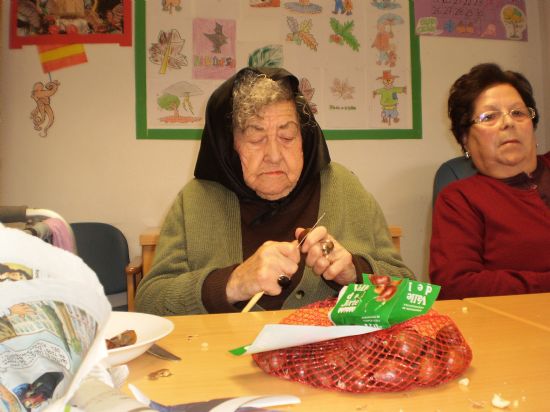 LOS CENTROS DE DA DE PERSONAS MAYORES DEPENDIENTES DE TOTANA CELEBRAN EL DA DE LA CASTAERA 