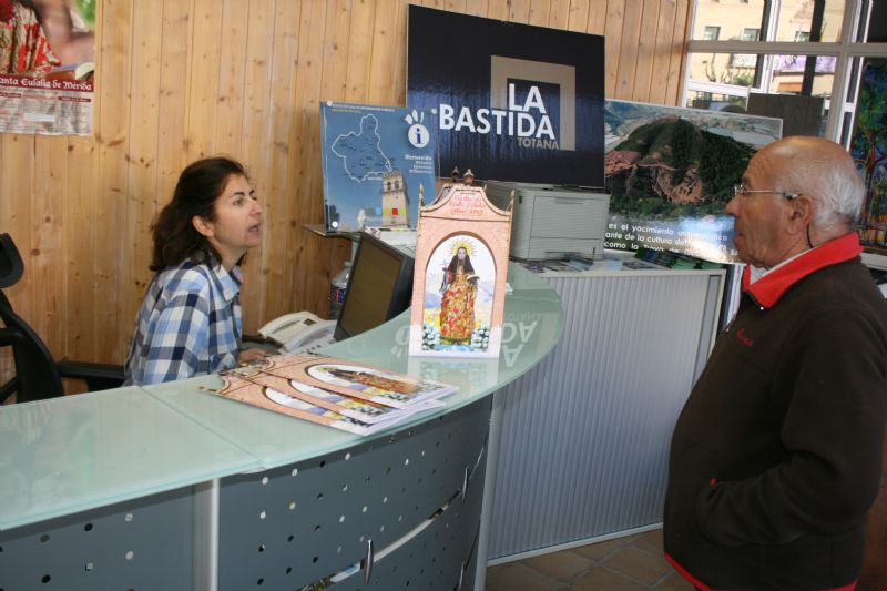 Ya se pueden retirar los programas de mano y las revistas de las actividades de las fiestas patronales de Santa Eulalia en la Oficina de Turismo y el Centro Sociocultural 