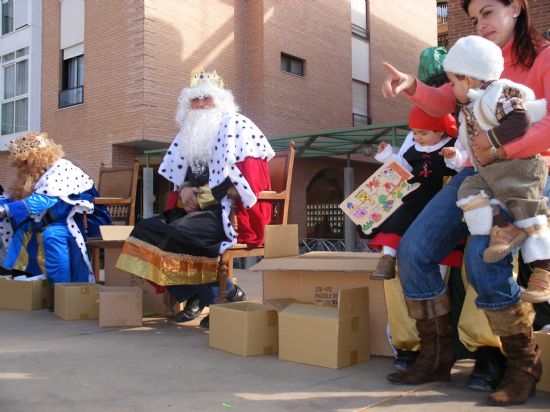 LAS FIESTAS NAVIDEAS Y LOS REYES MAGOS LLEGAN A LOS CENTROS DE ENSEANZA DE TOTANA ANTES DE LAS VACACIONES ESCOLARES