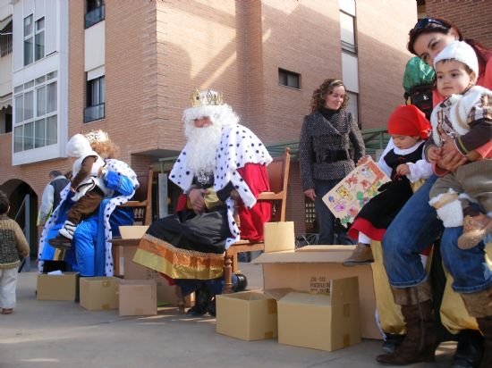 LAS FIESTAS NAVIDEAS Y LOS REYES MAGOS LLEGAN A LOS CENTROS DE ENSEANZA DE TOTANA ANTES DE LAS VACACIONES ESCOLARES