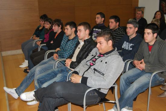 AUTORIDADES MUNICIPALES Y REGIONALES CLAUSURAN EL PROYECTO DE LA ESCUELA TALLER LA CASA DE LAS MONJAS I, QUE HA PERMITIDO FORMAR A UNA TREINTENA DE JÓVENES Y REVALORIZAR ESTE EDIFICIO