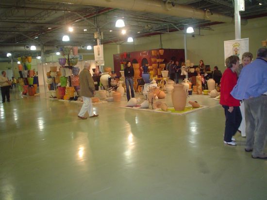ARTESANOS DE TOTANA PRESENTAN SUS NUEVAS TENDENCIAS EN JARDINERA EN LA V EDICIN DE VIVERALIA CELEBRADA EN ELCHE EN UN STAND DE 140 METROS CUADRADOS FINANCIADO POR EL CONSISTORIO