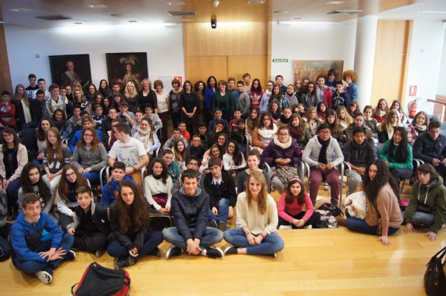 Un total de 53 alumnos del IES "Prado Mayor" participan en un intercambio bilingüe con un instituto francés, cuyos estudiantes han participado en una recepción institucional en el Ayuntamiento de Totana