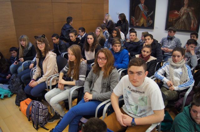 Un total de 53 alumnos del IES Prado Mayor participan en un intercambio bilinge con un instituto francs, cuyos estudiantes han participado en una recepcin institucional en el Ayuntamiento de Totana