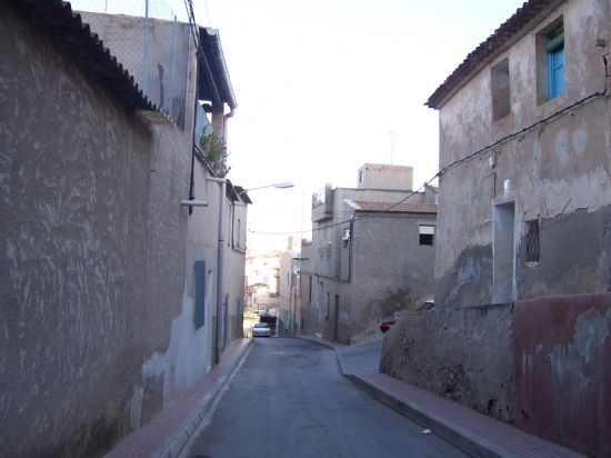 EL CONSISTORIO PONE EN MARCHA UN PLAN DE REGENERACIN DEL BARRIO DE SAN ROQUE Y LAS PARRAS OFRECIENDO A LOS VECINOS UNA SUBVENCIN PARA SUFRAGAR HASTA EL 50% DE LOS GASTOS DE REHABILITACIN DE FACHADAS, CUBIERTAS E INTERIORES