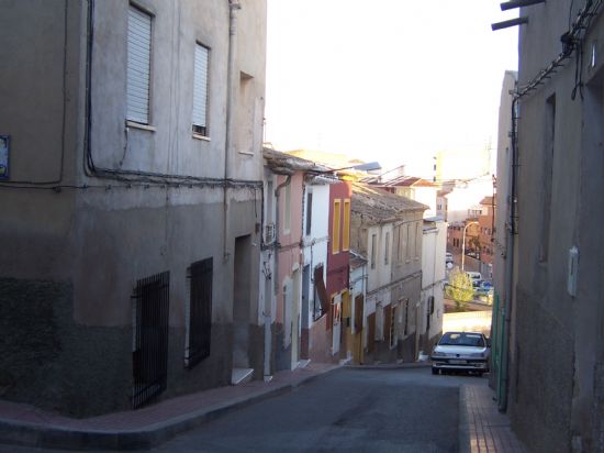 EL CONSISTORIO PONE EN MARCHA UN PLAN DE REGENERACIN DEL BARRIO DE SAN ROQUE Y LAS PARRAS OFRECIENDO A LOS VECINOS UNA SUBVENCIN PARA SUFRAGAR HASTA EL 50% DE LOS GASTOS DE REHABILITACIN DE FACHADAS, CUBIERTAS E INTERIORES