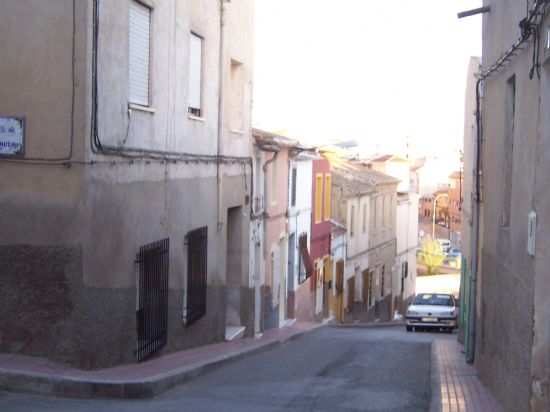 EL CONSISTORIO PONE EN MARCHA UN PLAN DE REGENERACIN DEL BARRIO DE SAN ROQUE Y LAS PARRAS OFRECIENDO A LOS VECINOS UNA SUBVENCIN PARA SUFRAGAR HASTA EL 50% DE LOS GASTOS DE REHABILITACIN DE FACHADAS, CUBIERTAS E INTERIORES