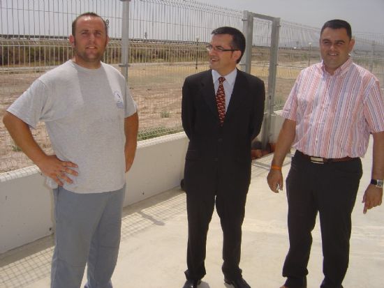 ALCALDE Y CONCEJAL DE INDUSTRIA ENTREGAN LLAVES A PROPIETARIOS DE LAS SEIS NAVES MODULARES INDUSTRIALES PROMOVIDAS POR PROINVITOSA EN EL POLGONO 