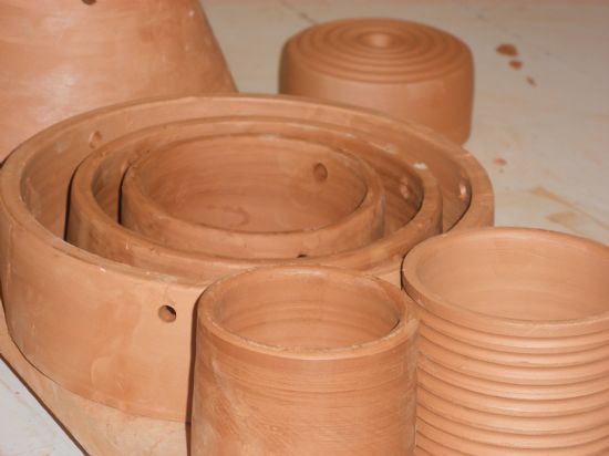 LA CONCEJAL DE ARTESANA VISITA LOS TALLERES ARTESANOS DE LA LOCALIDAD CON EL FIN DE CONOCER LOS TRABAJOS REALIZADOS POR LOS ALUMNOS DEL 