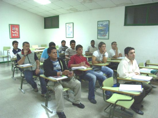 LA CONCEJALÍA DE DEPORTES ORGANIZA LOS CURSOS DE "MONITOR DE FÚTBOL" Y DE "FÚTBOL SALA", DE 65 HORAS DE DURACIÓN RESPECTIVAMENTE, ENMARCADOS EN EL PROGRAMA FORMATIVO OFERTADO POR ESTE DEPARTAMENTO MUNICIPAL PARA EL CURSO 2009/10