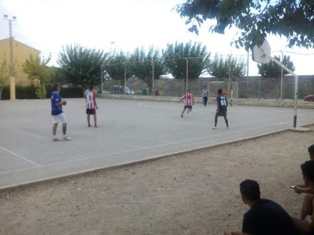 El concejal de Bienestar Social e Inmigración asiste al I Campeonato de Fútbol-Sala Multicultural de Totana, que se celebró en la pista polideportiva del jardín "Los Conquistadores"