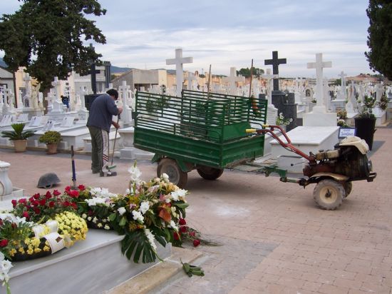 EL CEMENTERIO MUNICIPAL �NUESTRA SE�ORA DEL CARMEN� DE TOTANA DISPONDR� DE UNA L�NEA REGULAR DE AUTOBUSES URBANOS CADA 20 MINUTOS Y UN SERVICIO DE ASISTENCIA PARA DISCAPACITADOS F�SICOS CON MOTIVO DE LA FESTIVIDAD DE TODOS LOS SANTOS 