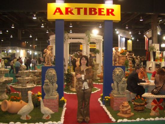 ARTESANOS DE TOTANA PRESENTAN SUS NUEVAS TENDENCIAS EN JARDINERA EN LA XXXVI EDICIN DE IBERFLORA CELEBRADA EN VALENCIA EN UN STAND DE 100 METROS CUADRADOS FINANCIADO POR EL CONSISTORIO
