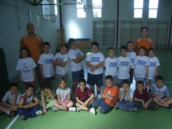 LA DIRECCIÓN GENERAL DE DEPORTES CONCEDE UN PREMIO AL COLEGIO "REINA SOFÍA" POR SU EXCELENTE PARTICIPACIÓN EN EL PROGRAMA DE DEPORTE ESCOLAR, PROMOVIDO POR LA CONCEJALÍA DE DEPORTES Y LA PROPIA COMUNIDAD AUTÓNOMA