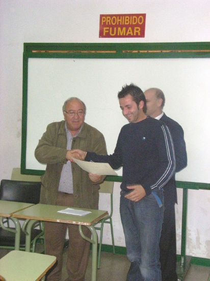 UN TOTAL DE 17 PERSONAS REALIZAN EL CURSO DE RBITROS DE FTBOL Y FTBOL 7 CLASURADO POR EL CONCEJAL DE DEPORTES Y REPRESENTANTES DE LA FEDERACIN DE RBITROS MURCIANA Y EL COMIT TERRITORIAL DE RBITROS
