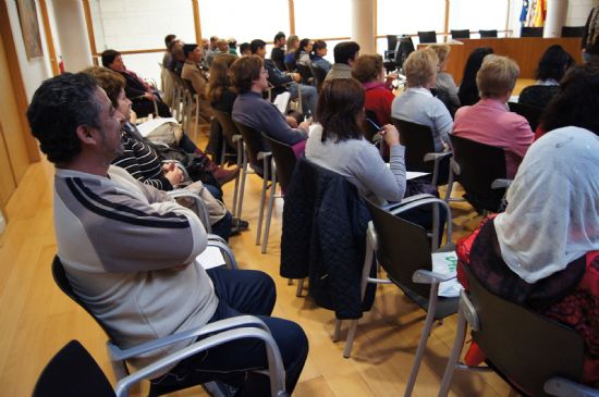 UN TOTAL DE 39 PERSONAS HAN SIDO CONTRATADAS EN EL MARCO DEL PROGRAMA DE LOS CONSEJOS COMARCALES PARA REALIZAR TRABAJOS DE LIMPIEZA Y ACONDICIONAMIENTO EN LA RED CAMINOS RURALES DEL MUNICIPIO DE TOTANA