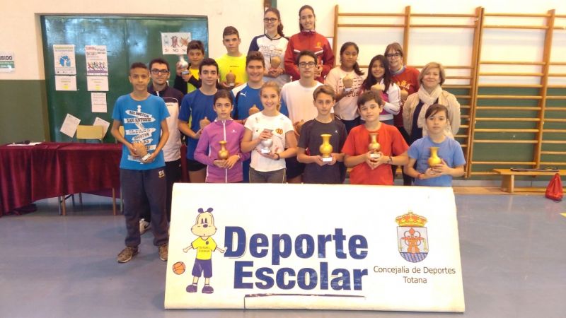La Concejalía de Deportes organiza la Fase Local de Bádminton de Deporte Escolar, que cuenta con la participación de 64 escolares de los diferentes centros de enseñanza