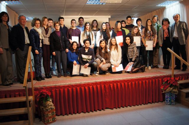 UN TOTAL DE 17 ALUMNOS DE LA VII PROMOCIÓN DEL BACHILLERATO INTERNACIONAL DEL IES "JUAN DE LA CIERVA" RECIBEN SUS DIPLOMAS ACREDITATIVOS