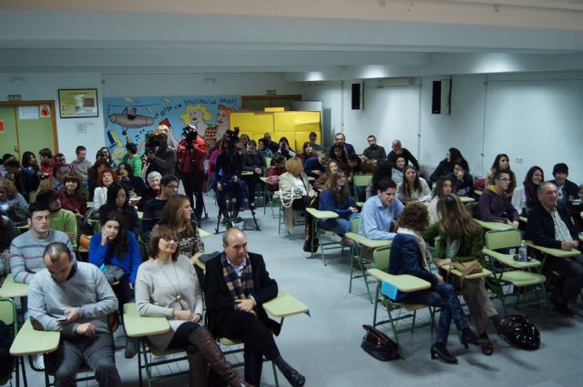 UN TOTAL DE 17 ALUMNOS DE LA VII PROMOCIÓN DEL BACHILLERATO INTERNACIONAL DEL IES "JUAN DE LA CIERVA" RECIBEN SUS DIPLOMAS ACREDITATIVOS