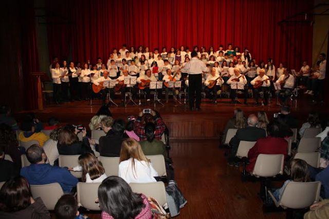 Los alumnos de la Escuela Municipal de Música protagonizan sendos conciertos de villancicos en el Centro Sociocultural "La Cárcel" con motivo de la Navidad