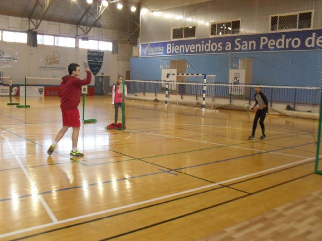 Nueve escolares de Totana participaron en la Jornada Zona Sur de Bdminton de Deporte Escolar, celebrada en San Pedro del Pinatar