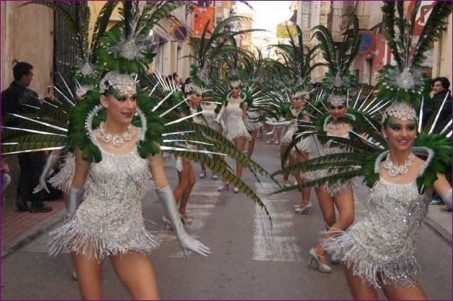 Este fin de semana se celebran los primeros desfiles del Carnaval de Totana en los que participan las peas locales y los centros de enseanza, el sbado y domingo, respectivamente 