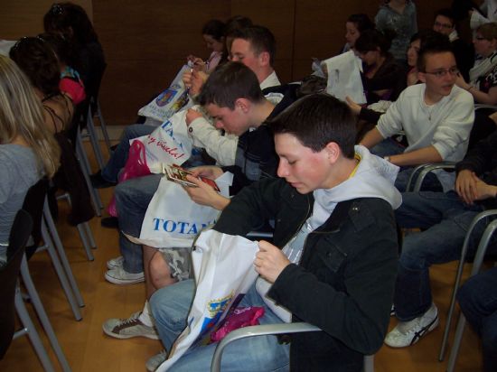 EL ALCALDE OFRECE UNA RECEPCIN INSTITUCIONAL A UN TOTAL DE 64  ALUMNOS FRANCESES QUE ESTN DE INTERCAMBIO EN TOTANA Y LORCA