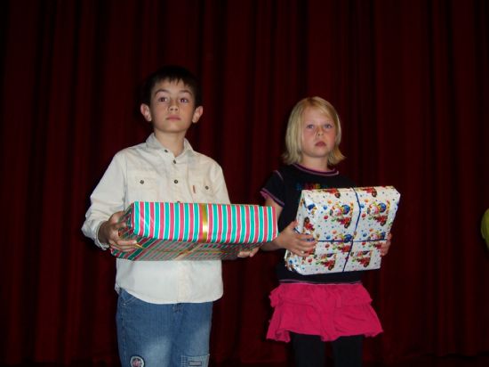 LA CONCEJAL DE CULTURA ENTREGA LOS PREMIOS DEL V CONCURSO DE DIBUJO, CUENTO Y POESA QUE HA CONTADO CON LA PARTICIPACIN DE NI@S DE TODOS LOS CENTROS EDUCATIVOS