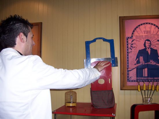 LA SALA DE ARTES ESCNICAS ACOGE LA EXPOSICIN EXPO-MAGIA, QUE FUE INAUGURADA POR LA CONCEJAL DE CULTURA, Y ESTAR ABIERTA AL PBLICO HASTA EL 6 DE MAYO