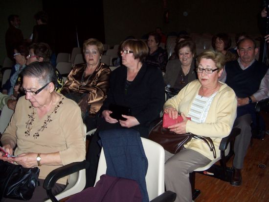 AUTORIDADES MUNICIPALES ENTREGAN LOS PREMIOS DEL XVI CERTAMEN LITERARIO LA CRCEL, EN LAS MODALIDADES DE NARRATIVA Y POESA, EN UN ACTO QUE FUE CLAUSURADO CON UN RECITAL DE POESA DE CAJA DE SEMILLAS