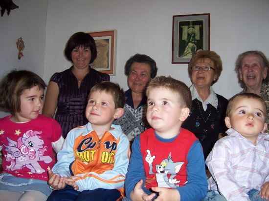 EL ALCALDE RINDE UN CLIDO HOMENAJE A LAS DOS VECINAS CENTENARIAS DEL MUNICIPIO,  ANA JOSEFA LPEZ Y DOLORES MELLADO, DE 100 Y 103 AOS REPECTIVAMENTE