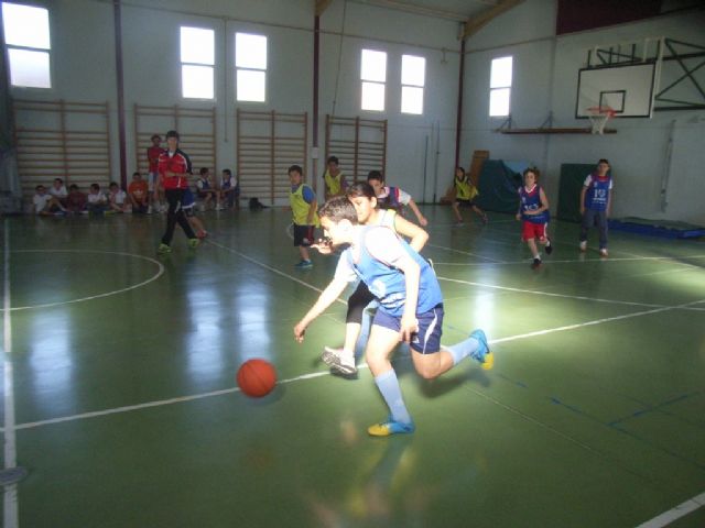 FINALIZA LA FASE LOCAL DE BALONCESTO ALEVÍN DE DEPORTE ESCOLAR, ORGANIZADA POR LA CONCEJALÍA DE DEPORTES, CON EL COLEGIO 