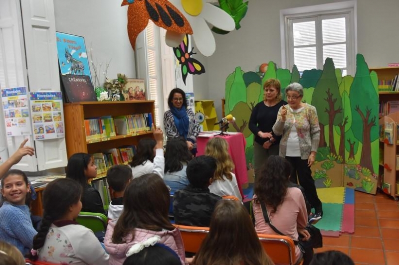 Vdeo. Un total de 48 escolares participan en el V Concurso Literario Morerica Galn, cuyos premios se entregaron ayer con motivo de la celebracin del Da del Libro