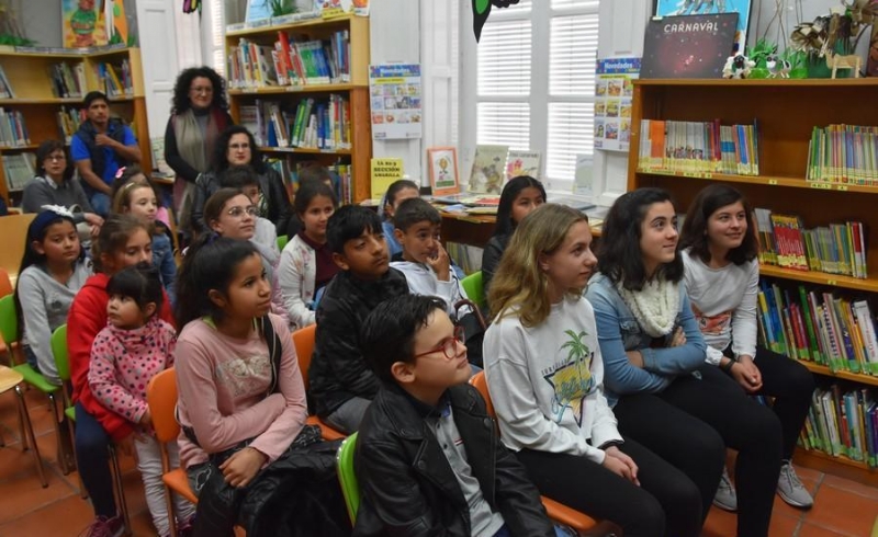 Vdeo. Un total de 48 escolares participan en el V Concurso Literario Morerica Galn, cuyos premios se entregaron ayer con motivo de la celebracin del Da del Libro