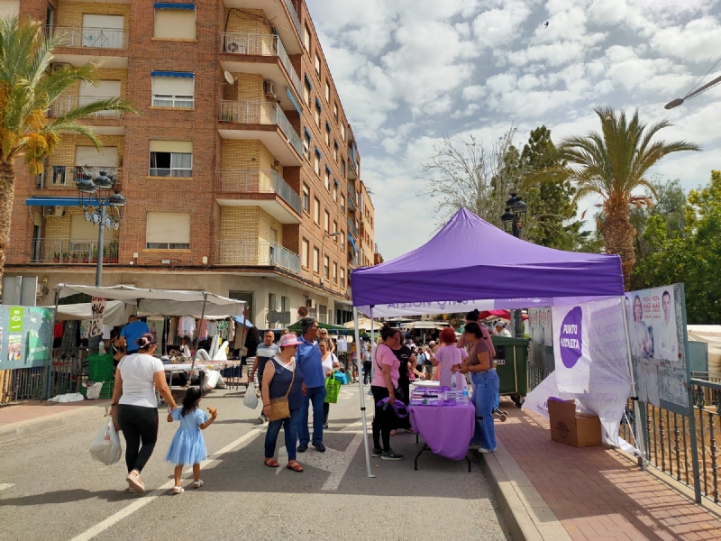 La Concejala de Igualdad ha venido instalando un Punto Violeta de Informacin los das del mercadillo semanal con el fin de concienciar a la ciudadana sobre prevencin de la violencia de gnero