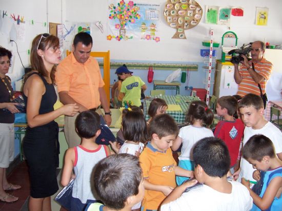 MS DE 200 NIOS Y NIAS SE BENEFICIAN DE LAS ACTIVIDADES LDICAS DE LAS ESCUELAS DE VERANO DESARROLLADAS EN LOS COLEGIOS REINA SOFA, TIERNO GALVN, SANTIAGO Y SANTA EULALIA