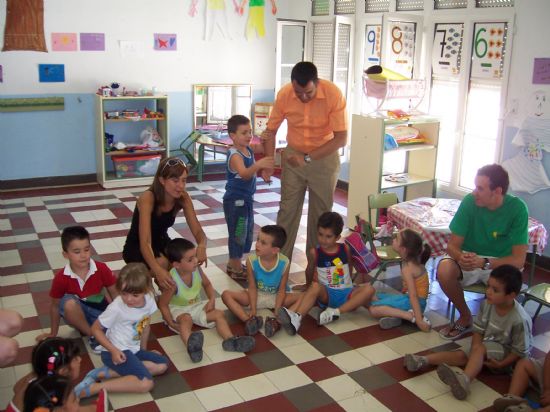 MS DE 200 NIOS Y NIAS SE BENEFICIAN DE LAS ACTIVIDADES LDICAS DE LAS ESCUELAS DE VERANO DESARROLLADAS EN LOS COLEGIOS REINA SOFA, TIERNO GALVN, SANTIAGO Y SANTA EULALIA