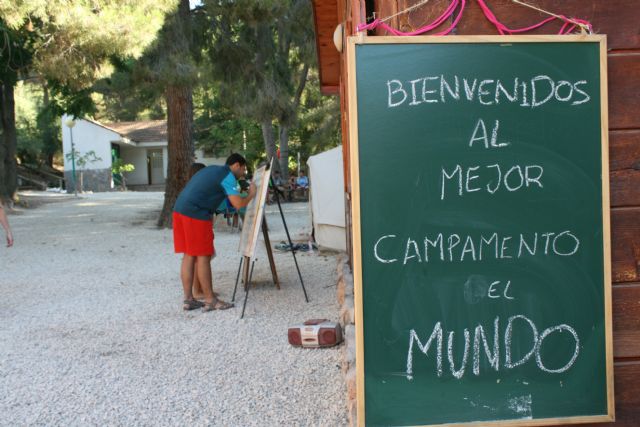 Vdeo. Un total de 65 nios y nias participan en el campamento de Las Alqueras, que organiza Ecoespua-La Hojarasca con la colaboracin de la Mancomunidad Turstica de Sierra Espua