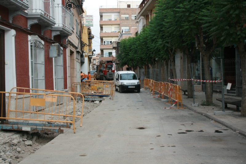 VDEO. Las obras en la calle Juan XXIII procurarn mejorar la accesibilidad y dinamizar el ambiente comercial de esta va con la ampliacin y acondicionamiento de aceras en ambos mrgenes